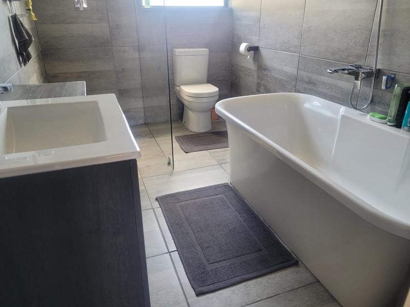 4 Bedroom Property for Sale in Kleinbaai Western Cape